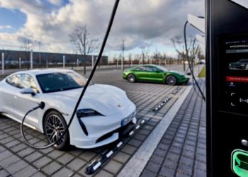 Porsche remains ahead: High-performance batteries with silicon anodes and fast charging stations