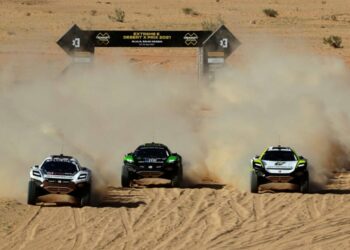 Who rides the command and the structure of the Extreme E during the races?