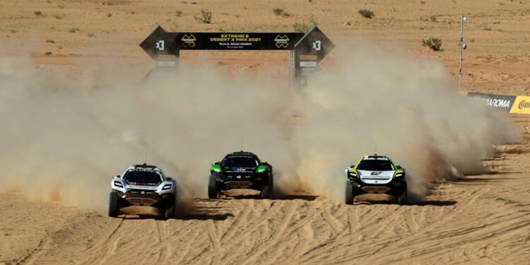 Who rides the command and the structure of the Extreme E during the races?