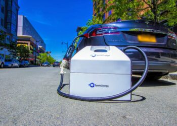 Sparkcharge launches Roadie, a powerful portable battery charger to prevent electric vehicles from running out of power