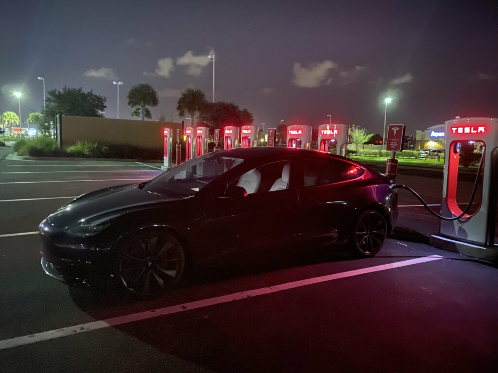 La imagen tiene un atributo ALT vacío; su nombre de archivo es Tesla-1024x768.jpg