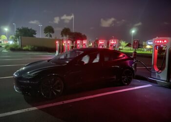 Supercargadores de Tesla funcionarán para vehículos de otras marcas