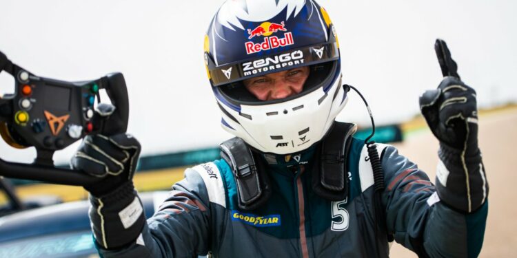 Mattias Ekström Leads with Two Rounds to Go at the PURE ETCR