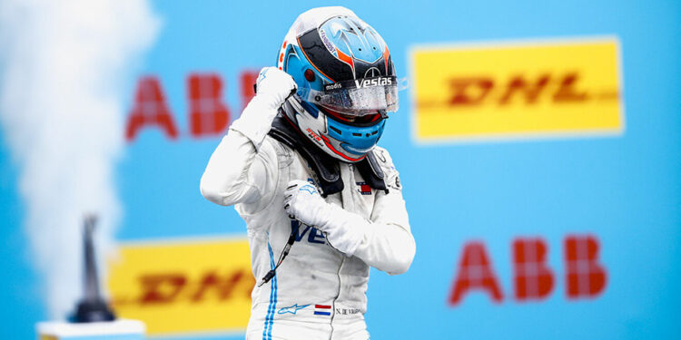 De Vries: Defend Formula E title or move up to Formula 1?