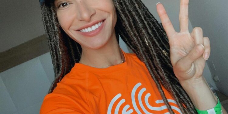 Jordan Rand: La modelo que prueba los scooters del eSkootr Championship