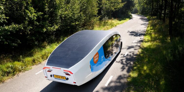 Stella Vita: A Solar-Paneled Motor Home to Travel across Europe