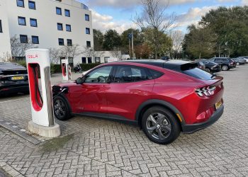 Tesla Inaugurates the first Superchargers for Other Brands