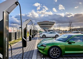 “Charging at Porsche”: the New Portal to find out Everything about the Exciting World of Electromobility