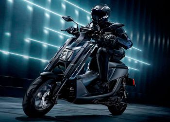 Electro Motive Fighter: The New Yamaha Scooter with Gogoro Batteries