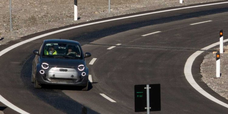 Stellantis Started Testing on “Arena of the Future”: the Circuit Capable of Charging Vehicles on the Move