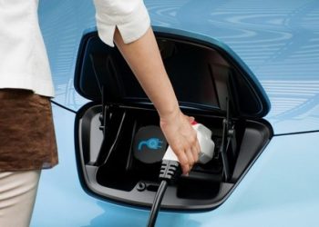 General Motors patenta tecnología para que vehículos eléctricos tengan dos puertos de carga