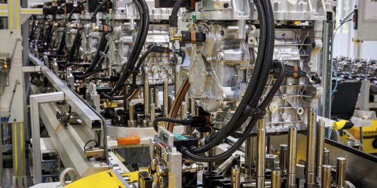 Renault Starts Mass Production of Second Electric Engine