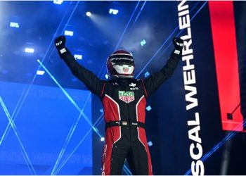 Pascal Wehrlein triunfa por partida doble en Diriyah y se adueña de la clasificación de la Fórmula E
