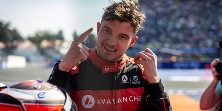 Dennis carga contra Ticktum tras choque en Sao Paulo