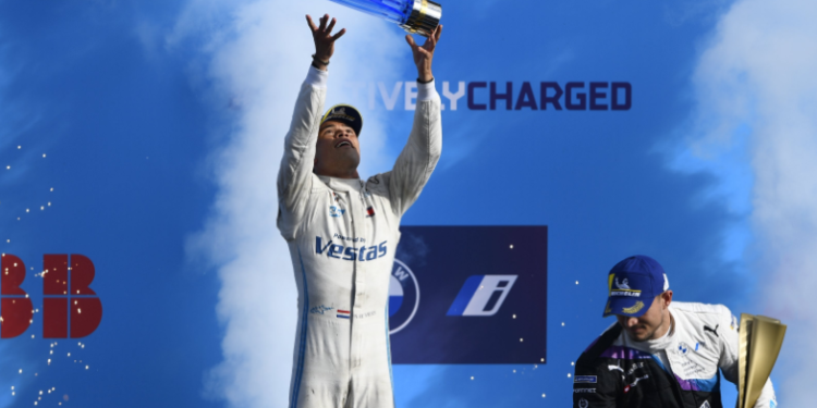 Regresa un campeón: Nick de Vries ficha con Mahindra Racing