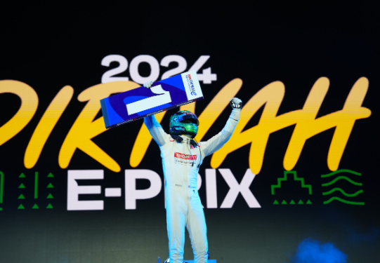 Dennis and Cassidy Shine in Saudi Arabia