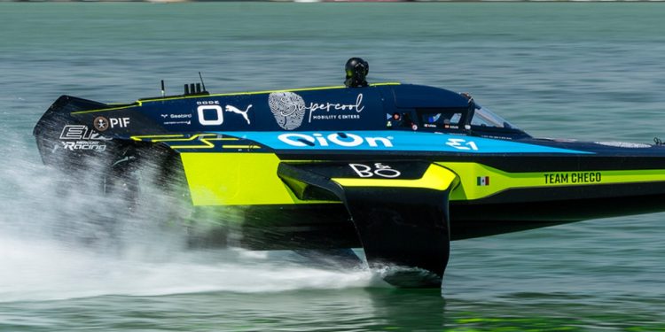 E1 Series potencia asociación con QiOn en pro de las carreras marítimas sostenibles