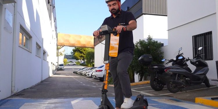 AIMPLAS Unveils Smart Electric Scooter That Uses Plastronics to Boost Safety and Sustainability